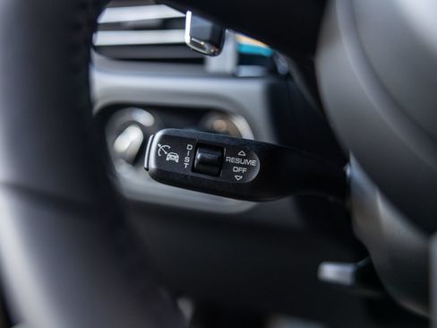 Certified 2026 Porsche Macan AWD/4WD image 35