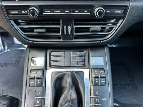Certified 2020 Porsche Macan AWD/4WD image 31