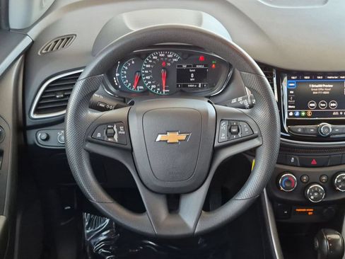 Used 2022 Chevrolet Trax LS w/ Tint and Cruise Package FWD image 13