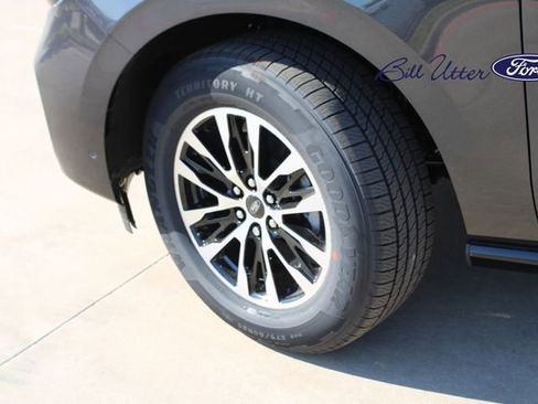 New 2025 Ford Expedition Max Platinum image 5