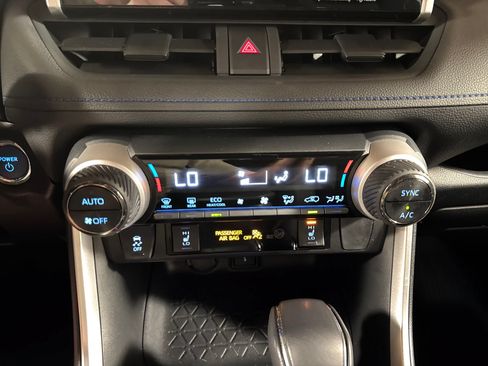 Used 2022 Toyota RAV4 SE w/ Convenience Package AWD/4WD image 23