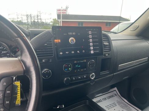 Used 2011 Chevrolet Silverado 2500 LT w/ Interior Plus Package AWD/4WD image 11
