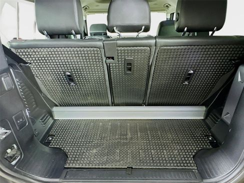 Used 2021 Land Rover Defender 90 First Edition image 37