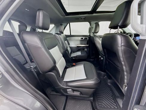 Used 2022 Ford Explorer XLT w/ Equipment Group 202A RWD image 29
