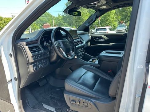 Used 2023 Chevrolet Suburban Z71 w/ Luxury Package AWD/4WD image 17