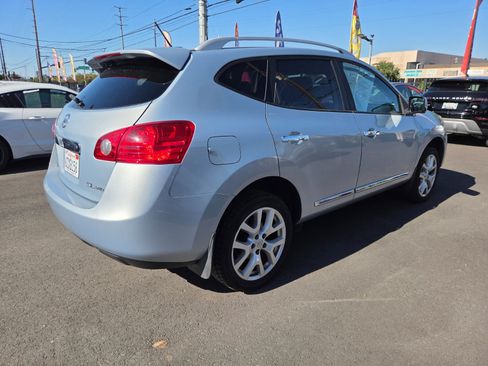 Used 2013 Nissan Rogue SL AWD/4WD image 4
