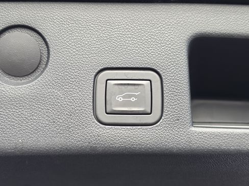 Used 2025 Chevrolet Equinox LT w/ Convenience Package II FWD image 16