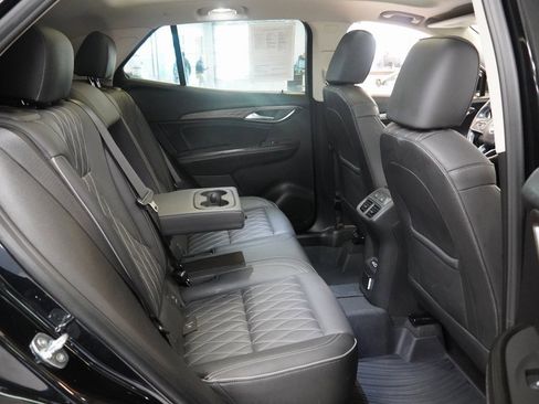 Used 2023 Buick Envision Avenir image 32