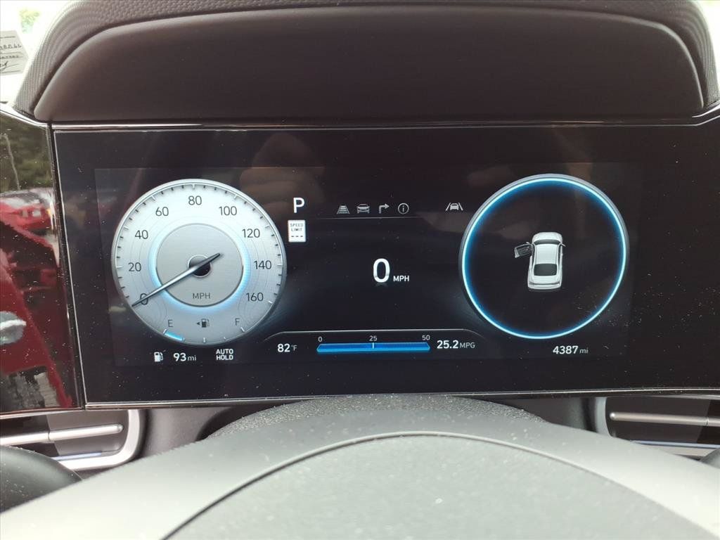 Used 2025 Hyundai Elantra SEL FWD image 18