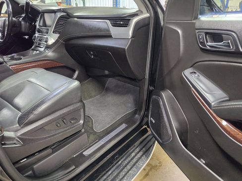 Used 2017 GMC Yukon SLT w/ Open Road Package AWD/4WD image 16