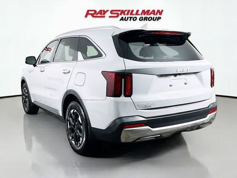 Used 2025 Kia Sorento S w/ Panoramic Sunroof Package FWD image 5