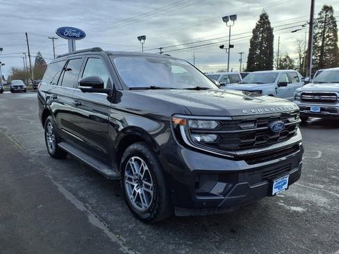 Certified 2025 Ford Expedition Active AWD/4WD image 3