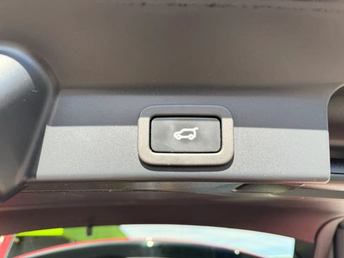 Used 2022 Jaguar F-PACE R-Dynamic S AWD/4WD image 35