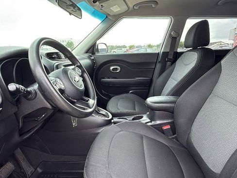 Used 2018 Kia Soul + FWD image 10