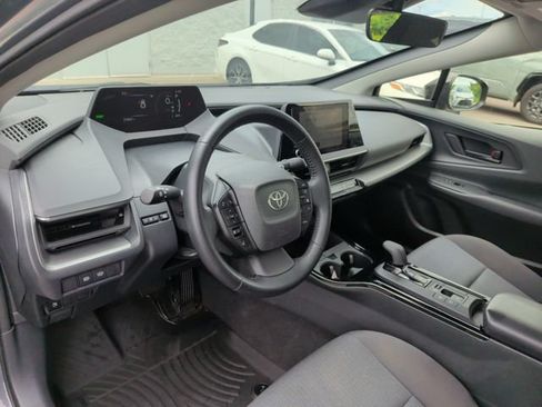 Used 2025 Toyota Prius LE FWD image 14