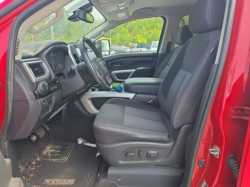 Used 2021 Nissan Titan SV w/ SV Convenience Package RWD image 12