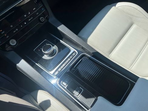 Used 2018 Jaguar F-PACE Prestige AWD/4WD image 26