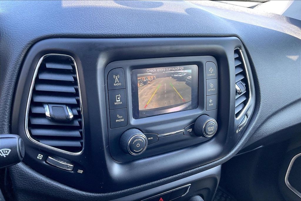 Used 2018 Jeep Compass Latitude w/ Cold Weather Group AWD/4WD image 20