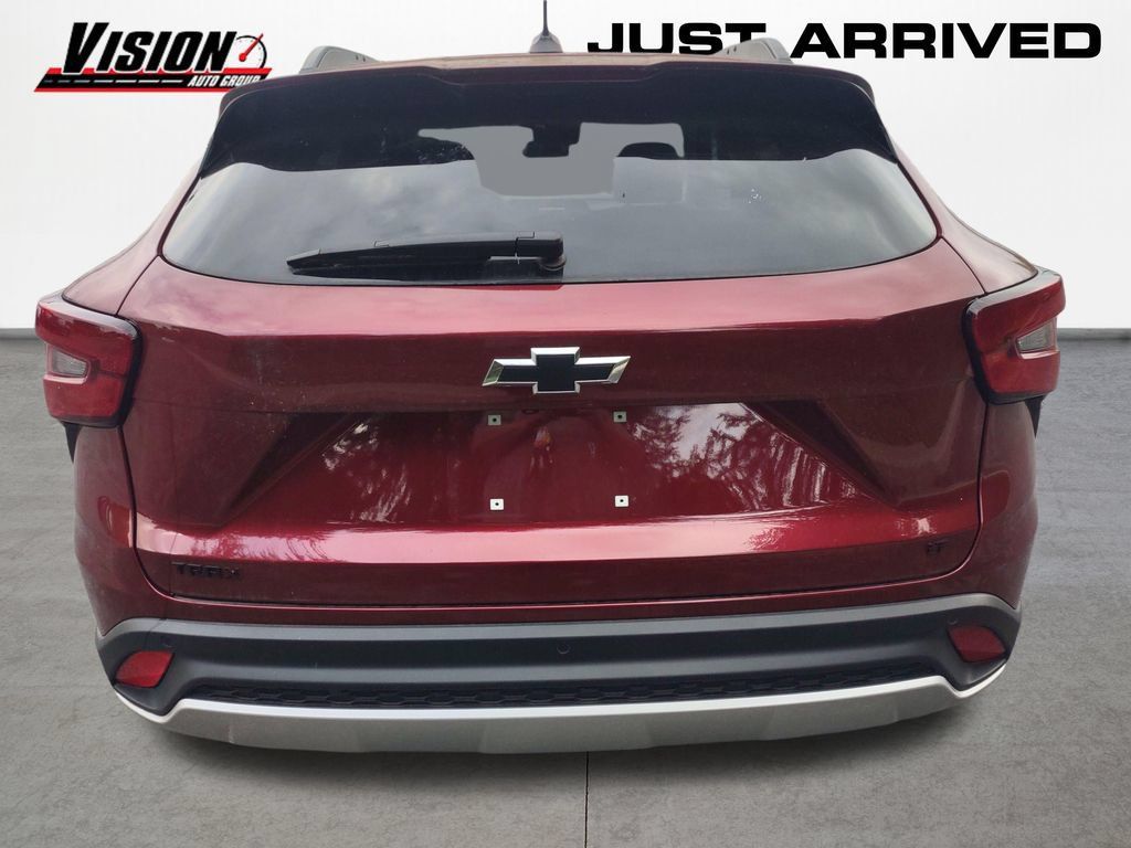 Used 2024 Chevrolet Trax LT w/ Driver Confidence Package FWD image 4