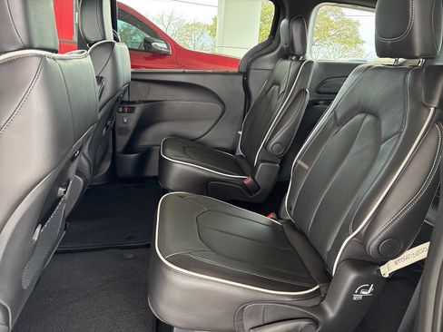 New 2026 Chrysler Pacifica Limited w/ S Appearance Package FWD image 15