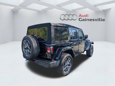 Used 2024 Jeep Wrangler Unlimited w/ Technology Group AWD/4WD image 4