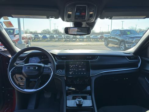 Used 2024 Jeep Grand Cherokee Laredo X w/ Luxury Tech Group I image 28