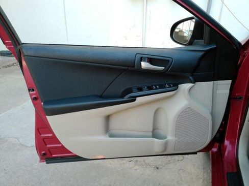Used 2012 Toyota Camry LE FWD image 10