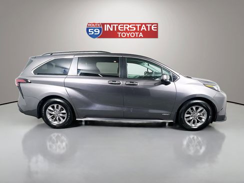 Certified 2021 Toyota Sienna XLE w/ XLE Plus Package AWD/4WD image 8