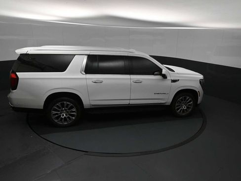 Used 2025 GMC Yukon XL Denali AWD/4WD image 46