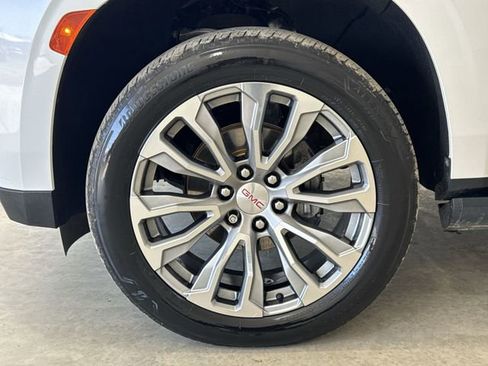 Used 2021 GMC Yukon XL Denali w/ Denali Premium Package image 34