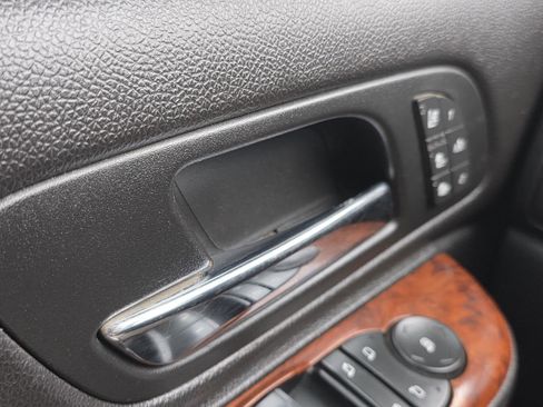 Used 2012 Chevrolet Avalanche LTZ AWD/4WD image 12