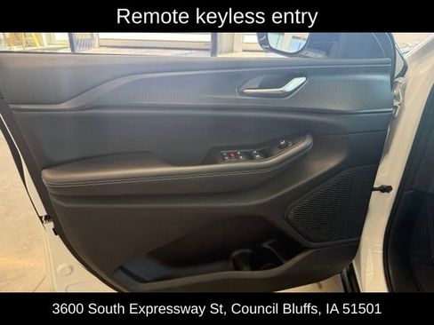 Used 2023 Jeep Grand Cherokee L Laredo AWD/4WD image 16