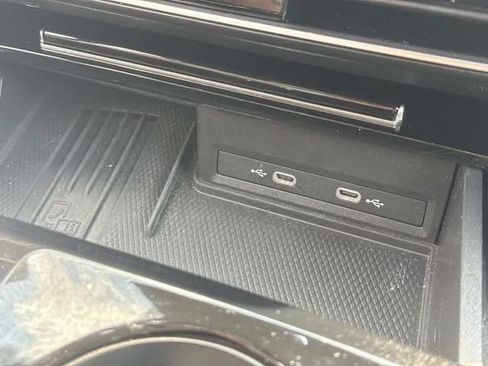 Used 2025 Volkswagen Atlas Cross Sport SE FWD image 39