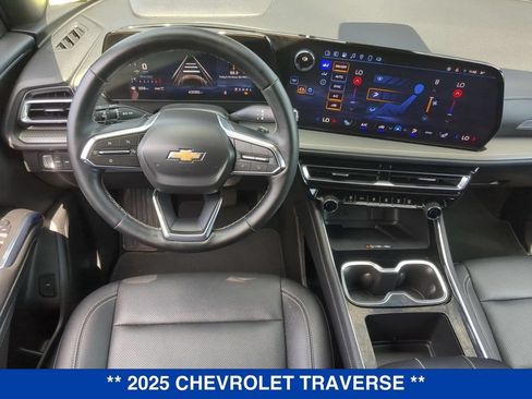 Used 2025 Chevrolet Traverse LT AWD/4WD image 19