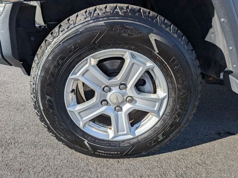 Used 2018 Jeep Wrangler Unlimited Sport S image 11