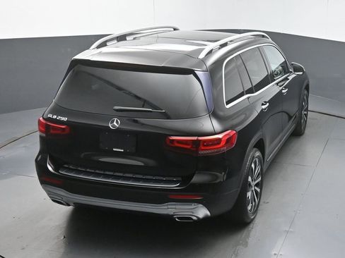 Used 2020 Mercedes-Benz GLB 250 w/ Premium Package image 24