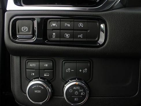 New 2026 GMC Yukon XL Denali w/ Sun & Power Step Package image 9