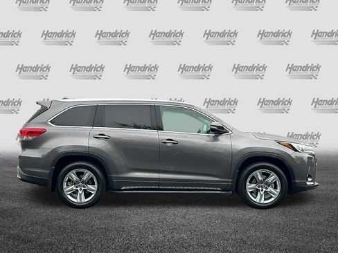 Used 2017 Toyota Highlander Limited image 3