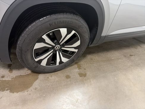 Certified 2025 Volkswagen Atlas SE AWD/4WD image 9