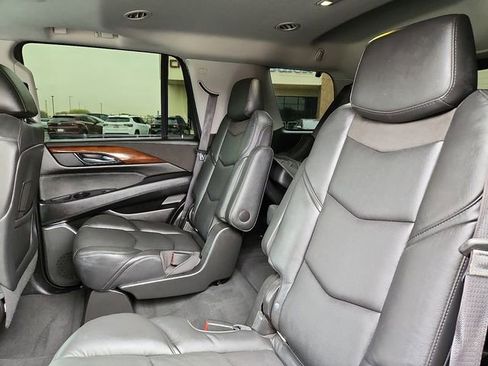 Used 2019 Cadillac Escalade Premium Luxury w/ Escalade Sport Edition image 9