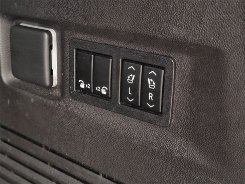 Used 2021 Chevrolet Tahoe Premier w/ Premium Package image 10