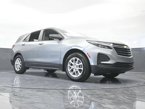 Used 2024 Chevrolet Equinox LS FWD image 57