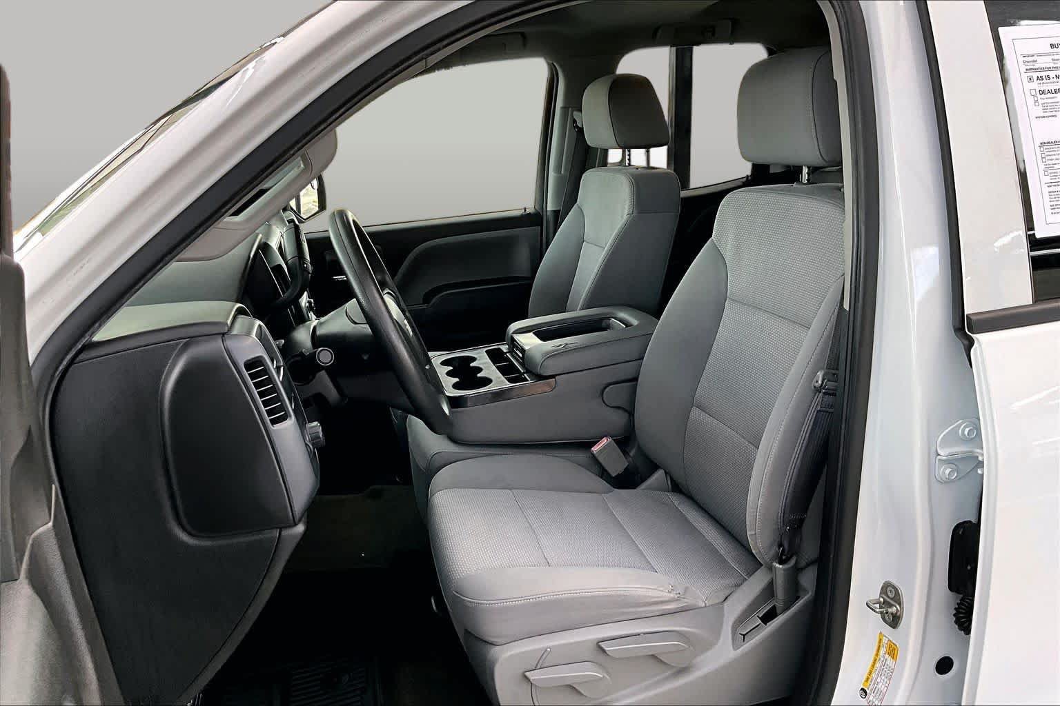 Used 2017 Chevrolet Silverado 1500 Custom w/ Custom Convenience Package RWD image 8
