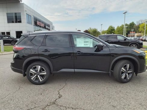 Certified 2025 Nissan Rogue SL FWD image 2