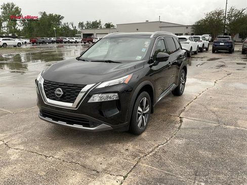 Used 2023 Nissan Rogue SL w/ SL Premium Package image 3