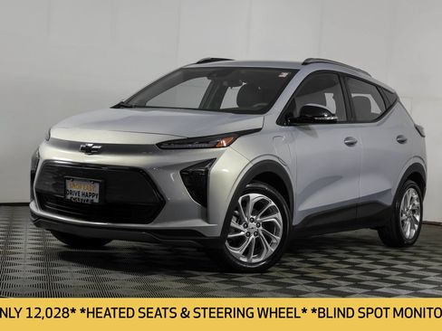 Used 2023 Chevrolet Bolt EUV LT w/ Comfort Package FWD image 2