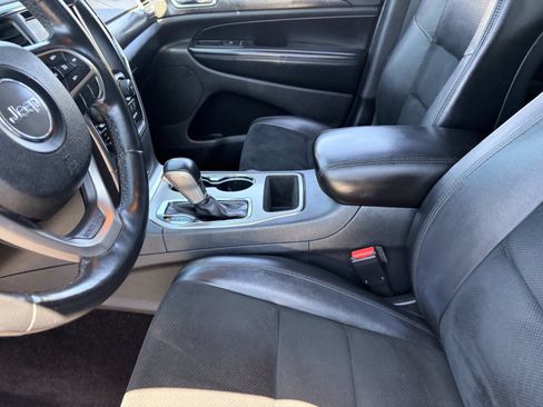 Used 2018 Jeep Grand Cherokee Altitude RWD image 17