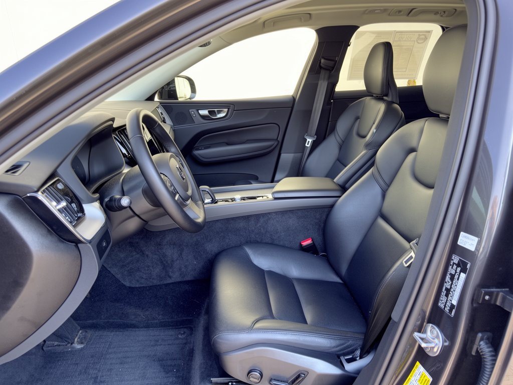 Certified 2024 Volvo XC60 B5 Core w/ Protection Package Premier AWD/4WD image 5