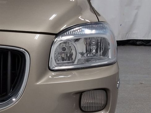 Used 2005 Buick Terraza CX image 11