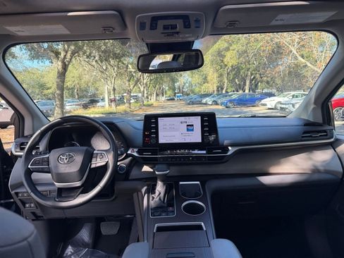 Used 2023 Toyota Sienna XLE image 35